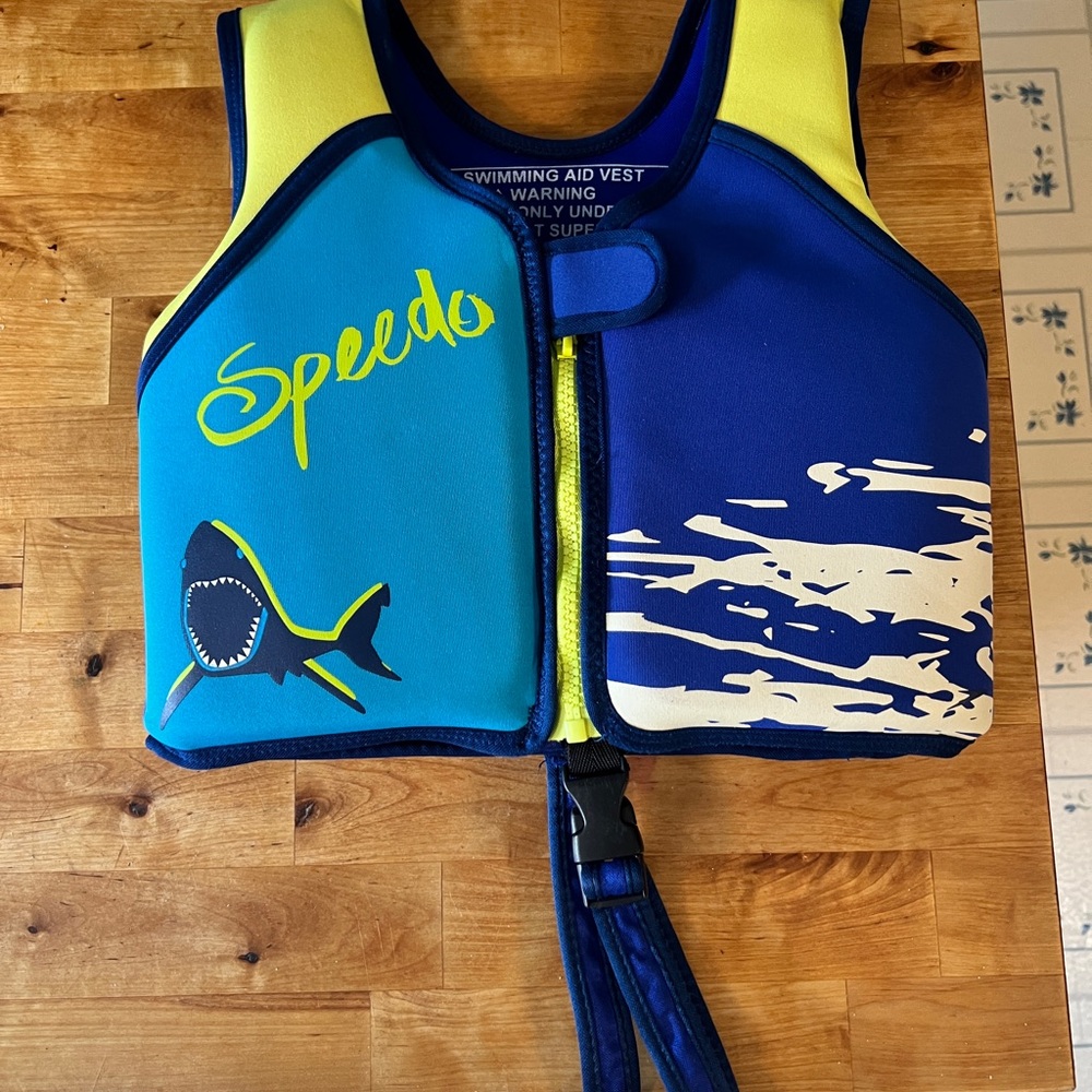 Speedo Kids Swim Vest - size 2-4 years 2T 3T 4T Blue and Yellow Shark lifejacket
